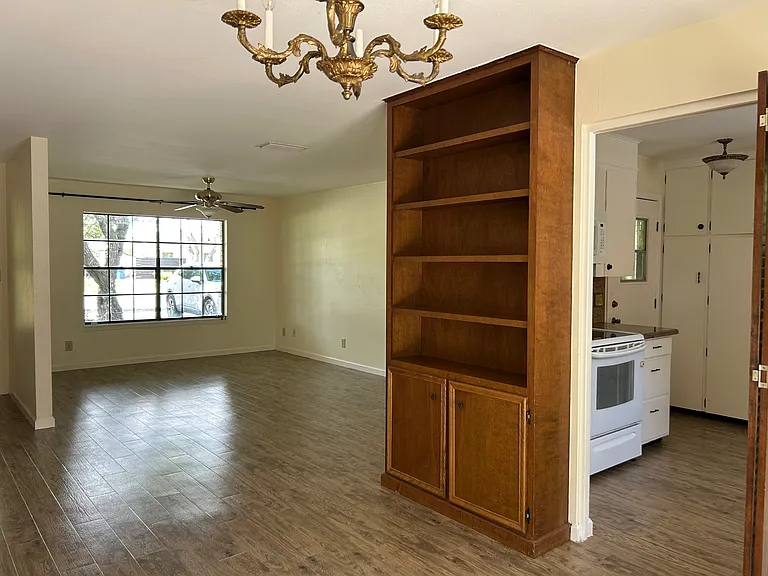 17 Ebony Ave — Photo 11
