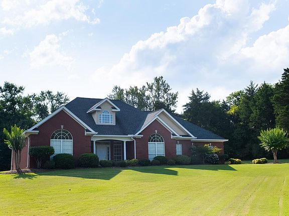 3rd image of 1403 Cedar Creek Ln