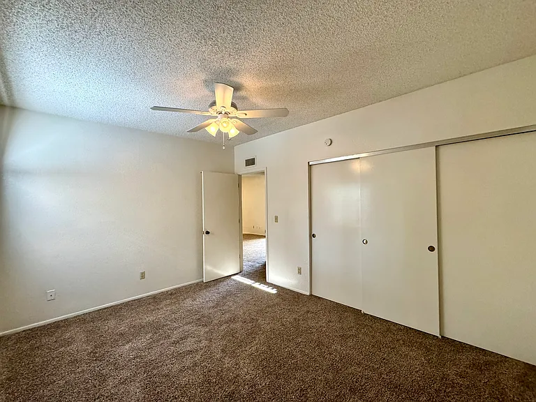 8144 E Rivenoak Dr — Photo 27