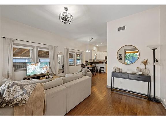 3rd image of 315 W Alfred St
