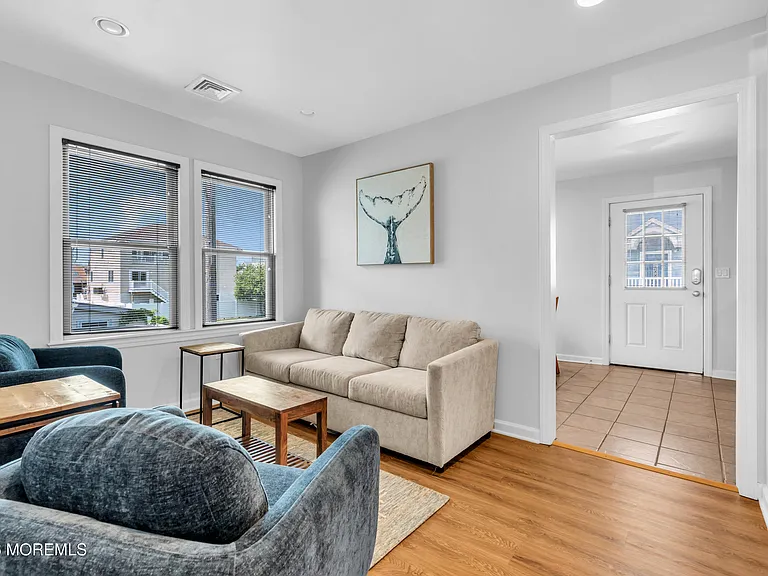 27 Arnold Ave — Photo 13