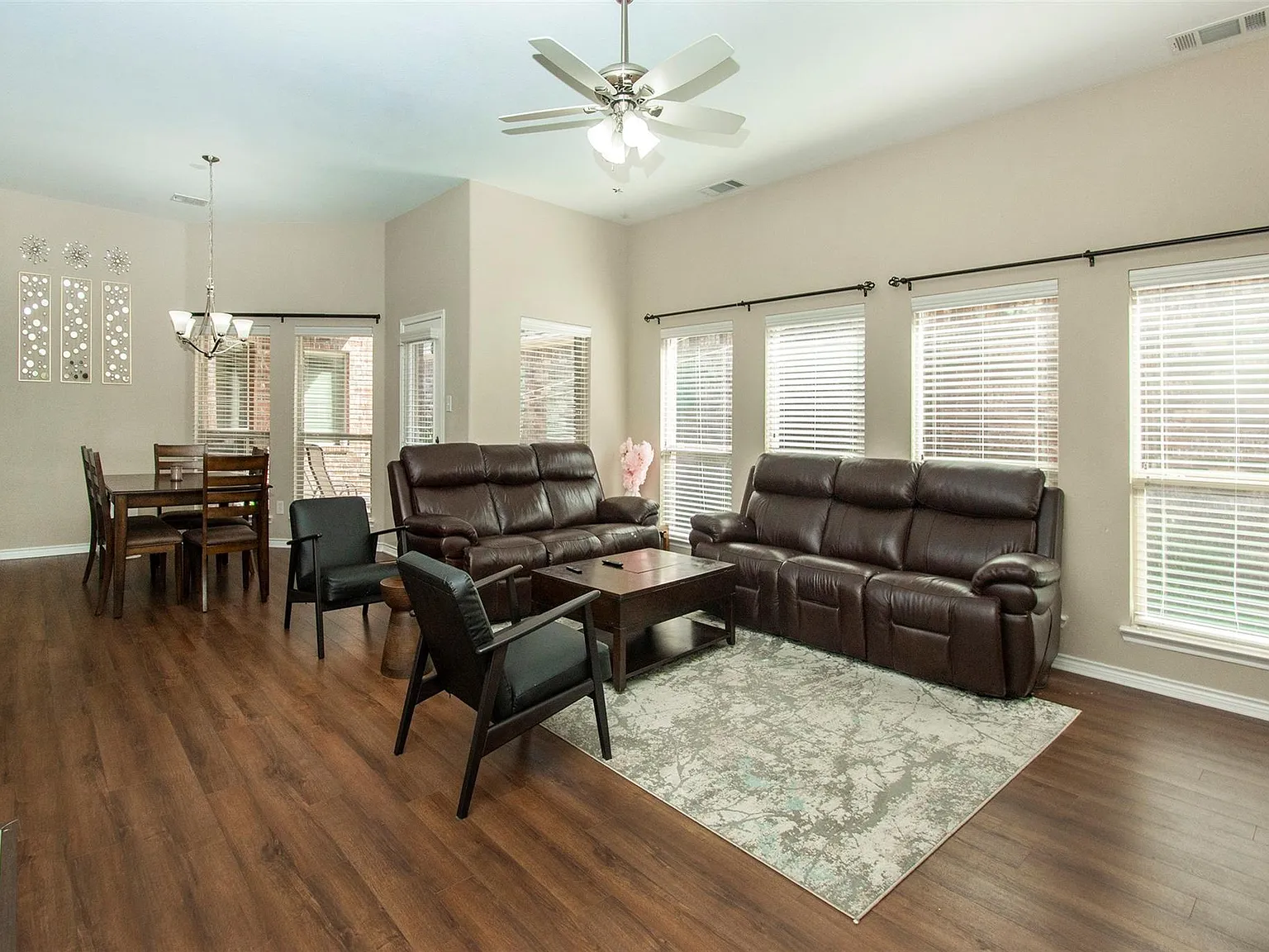 3 bed, 1785 sqft, $2,600 — Photo 3
