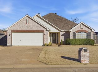 19621 E 39th St S, Broken Arrow, OK 74014