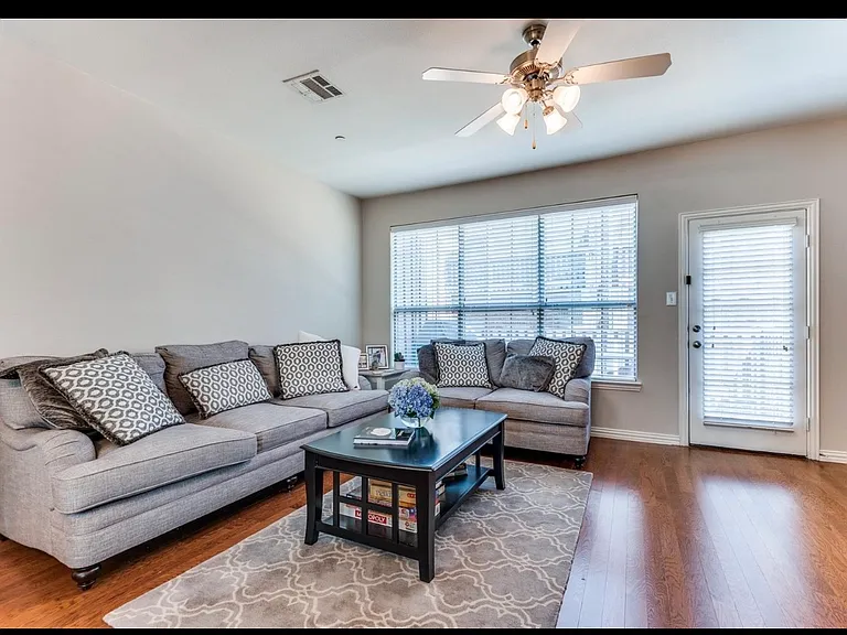 1421 Fox Run Dr — Photo 8