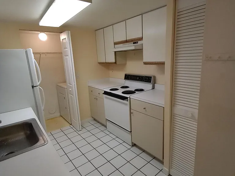 9901 Westview Dr #334 — Photo 8