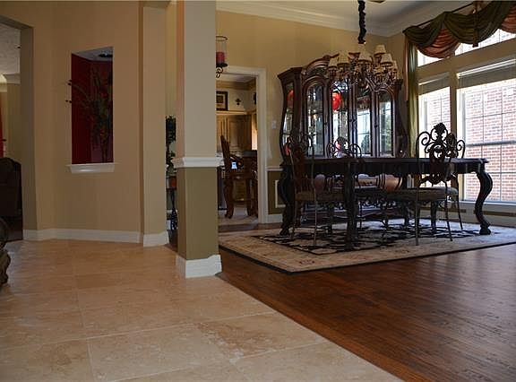 4th image of 1204 Lakeway Dr