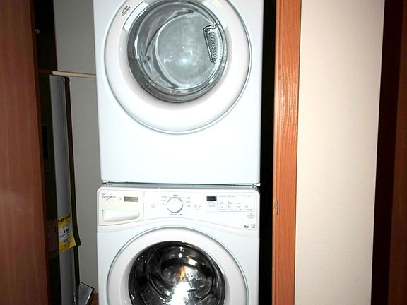 Full-size washer & dryer in-unit