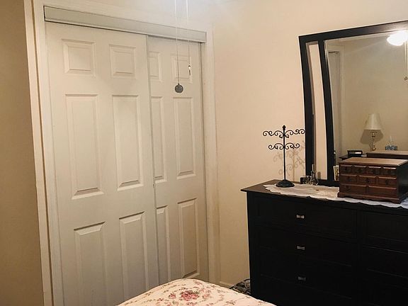 4th image of 556 Hunter Ave