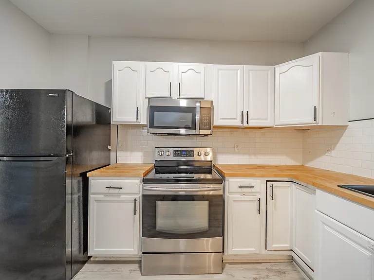 2344 N Capitol Ave — Photo 21
