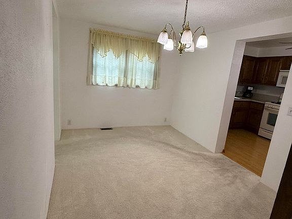 4th image of 102 Clark St