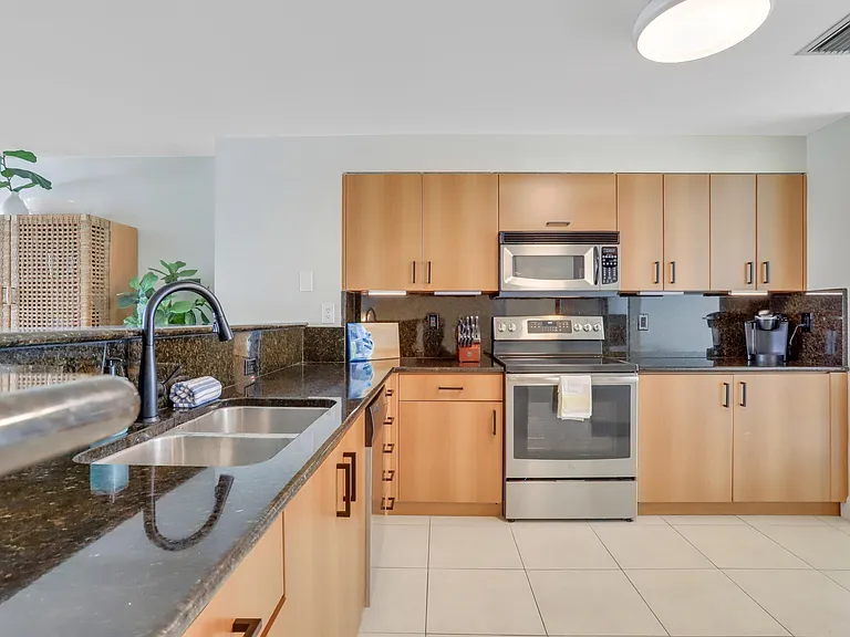260 NE 3rd St #4-D — Photo 21