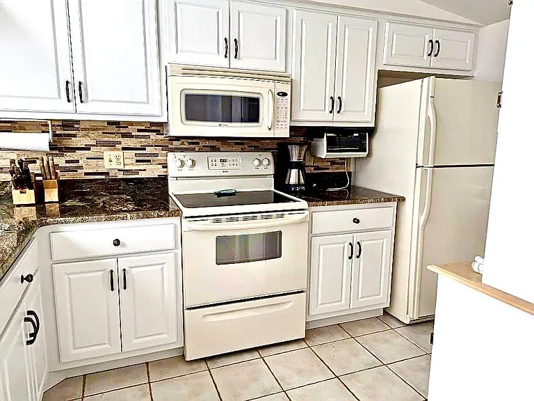 11650 Capri Cir S #201 — Photo 9
