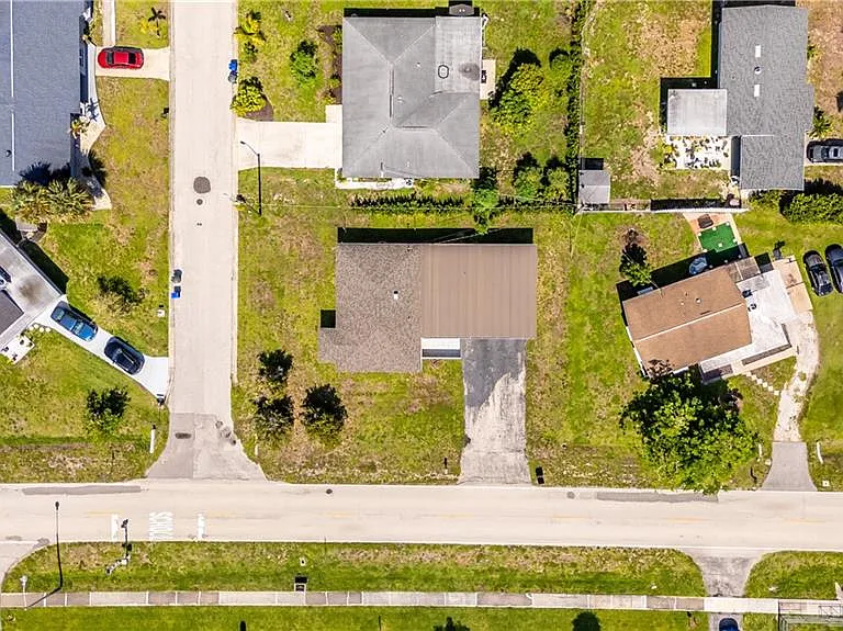 4220 Deleon St — Photo 29