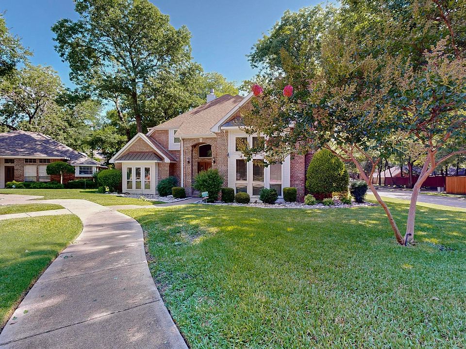 1st image of 901 Sunningdale Cir