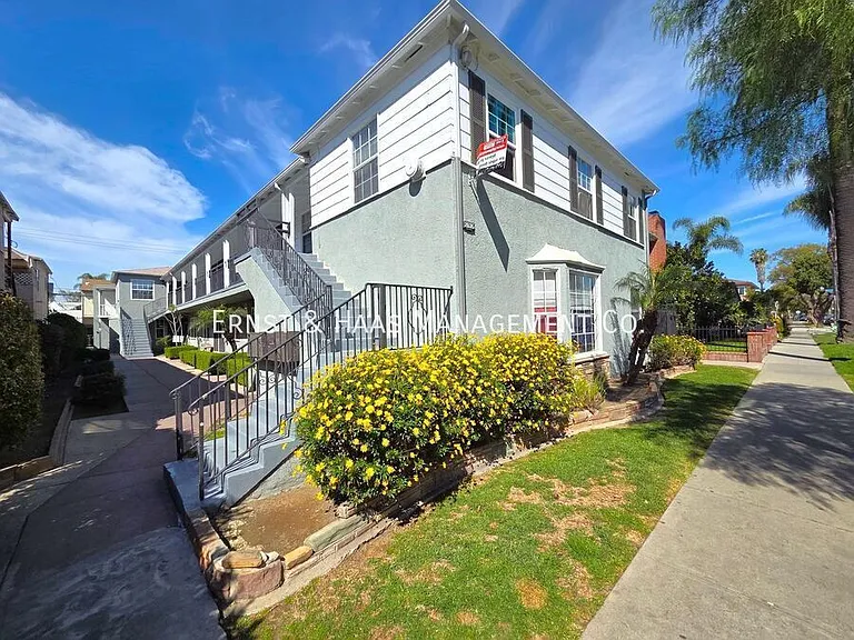 2035 Pine Ave #7 — Photo 1