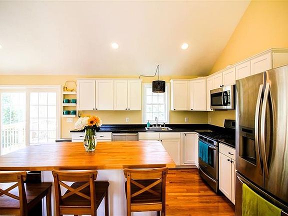2nd image of 314 Woodbine Ave
