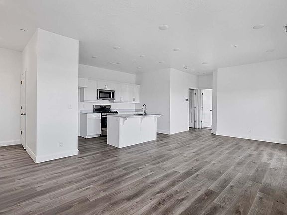 3rd image of 5801 S Garnet Dr #4302
