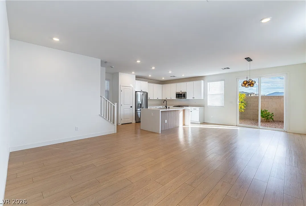 3 bed, 2.5 bath, 2118 sqft, $2,795 — Photo 3