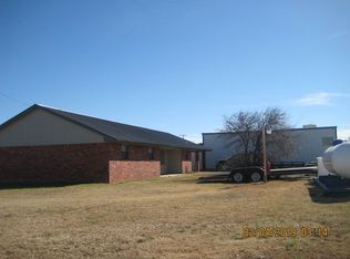 100 N East St, Snyder, OK 73566