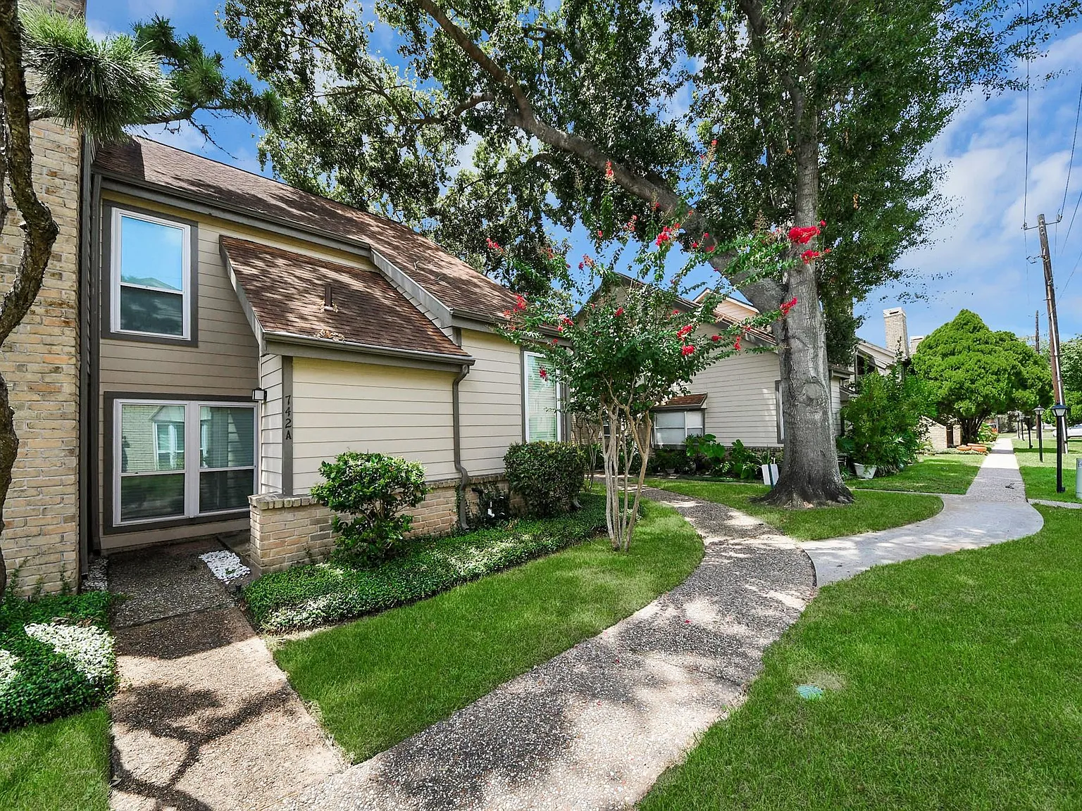 2 bed, 2.5 bath, 1401 sqft, $2,000 — Photo 3