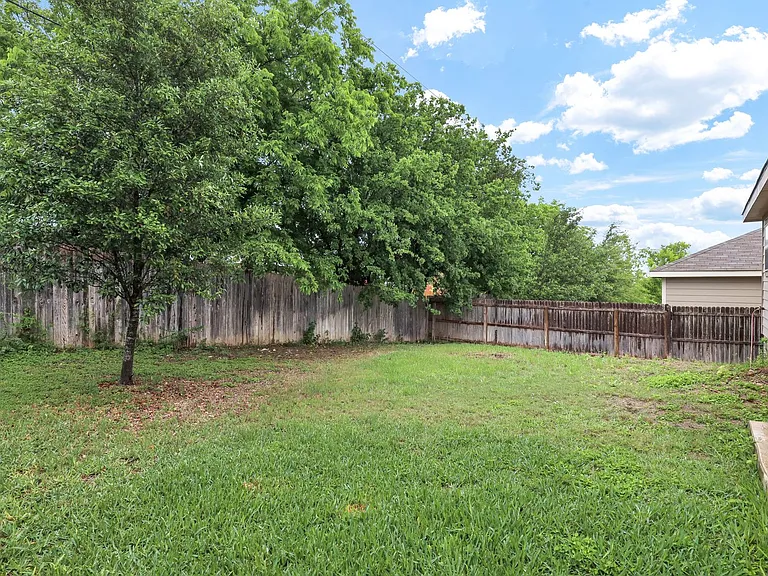 1922 Marbach Woods — Photo 27