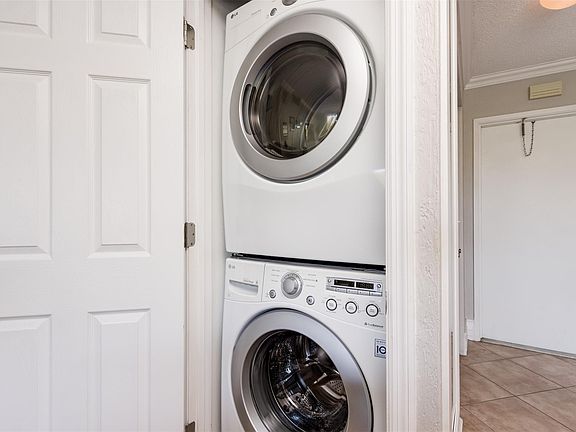 2nd image of 400 NE 14th Avenue #515