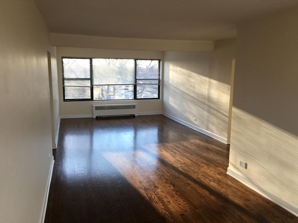 1st image of 5559 N California Ave