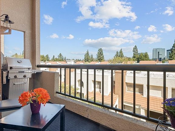 4th image of 5550 Owensmouth Ave APT 316
