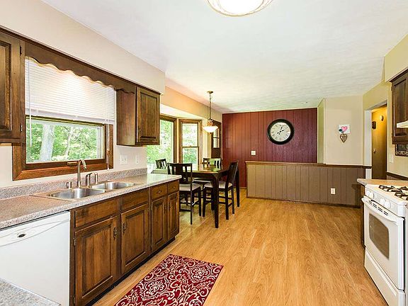 4th image of 1569 Saratoga Ln