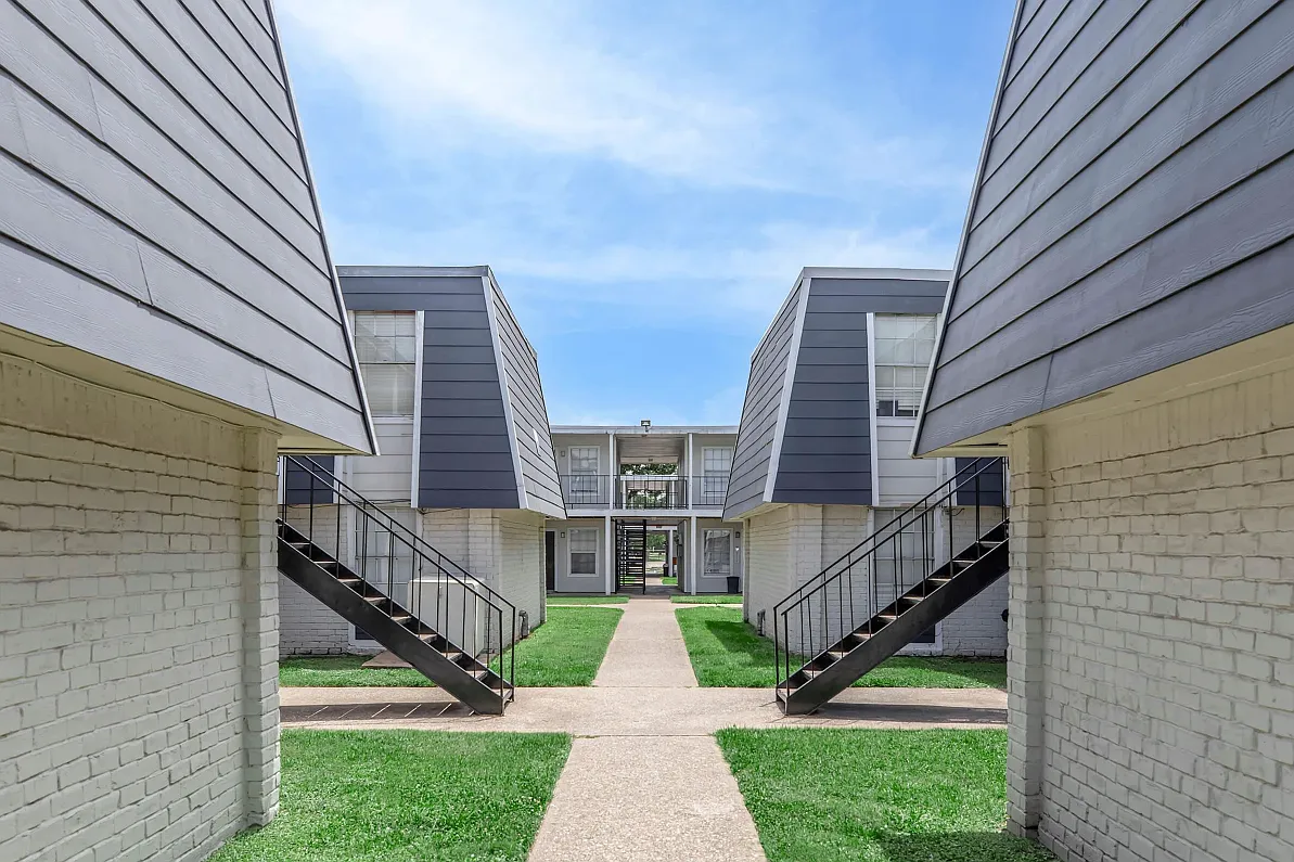 Tidwell Park Apartments — Photo 1