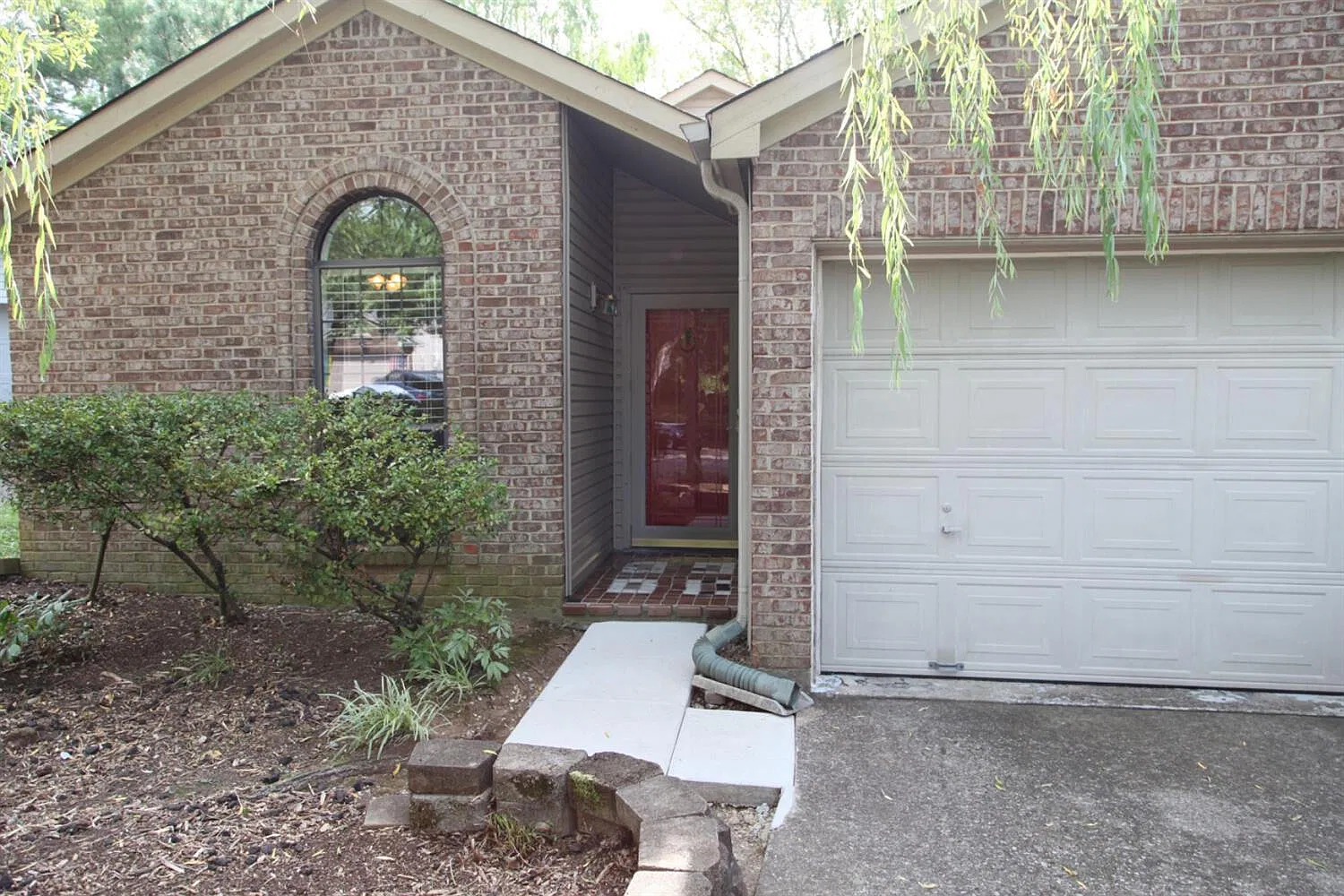 2 bed, 2.0 bath, 944 sqft, $1,600 — Photo 1