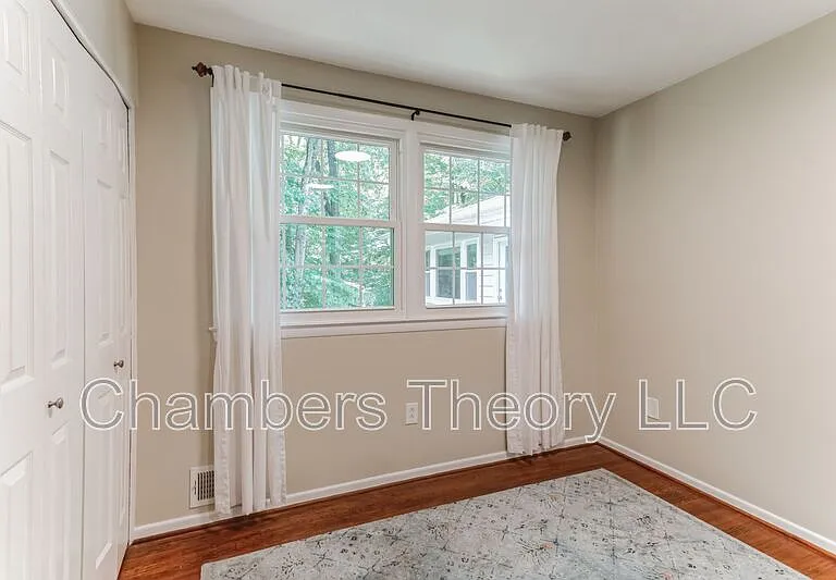 10211 Fox Ln — Photo 36