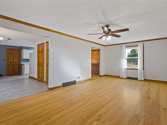 4th image of 3708 Thornwood Dr