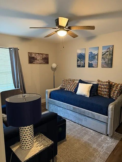 2 bed, 1.0 bath, 960 sqft, $1,595 — Photo 1