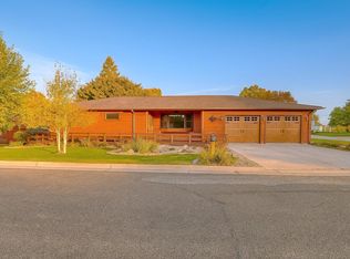 201 4th St, Armstrong, IA 50514