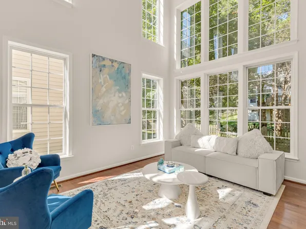 21997 Stonestile Pl, Ashburn, VA 20148