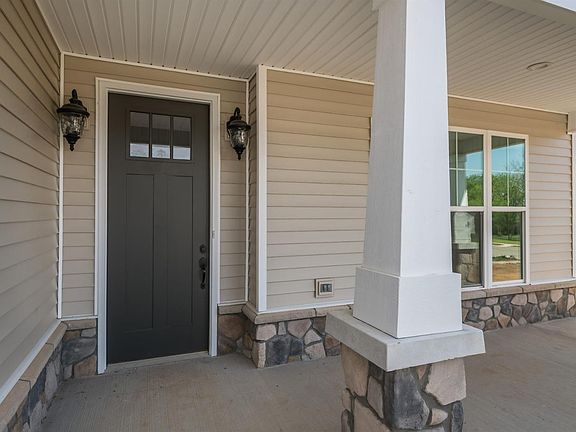 3rd image of 605 Saybrook Pt