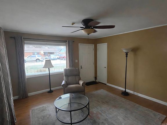 3rd image of 1103 Oakdale St