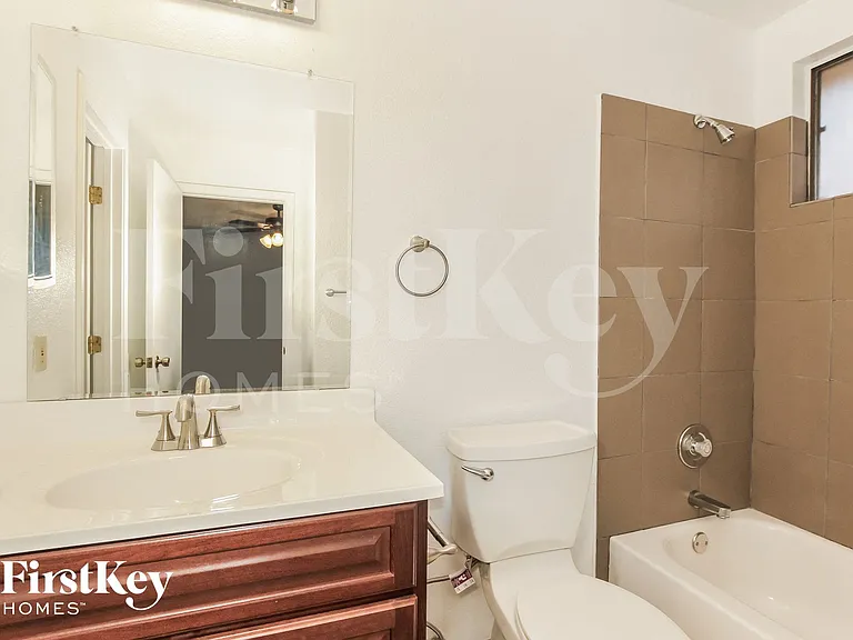 6410 W Townley Ave — Photo 8