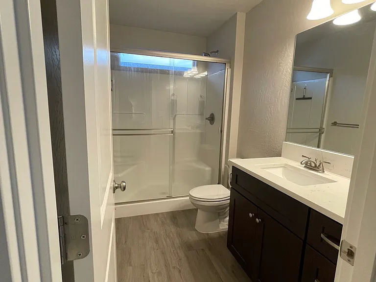 712 NE Brookstone Dr — Photo 9