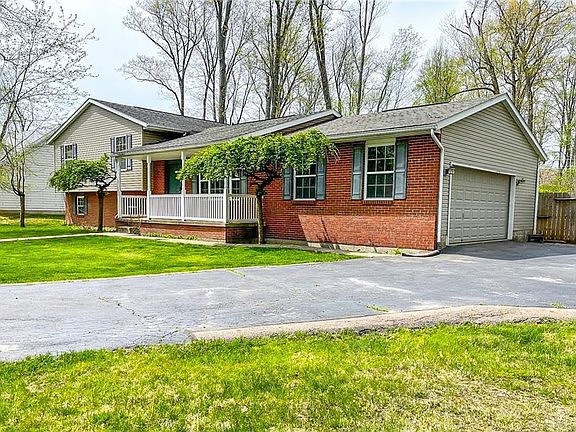 3rd image of 9925 Hackberry Pl