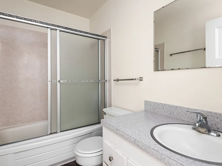 Unit #7 - bathroom