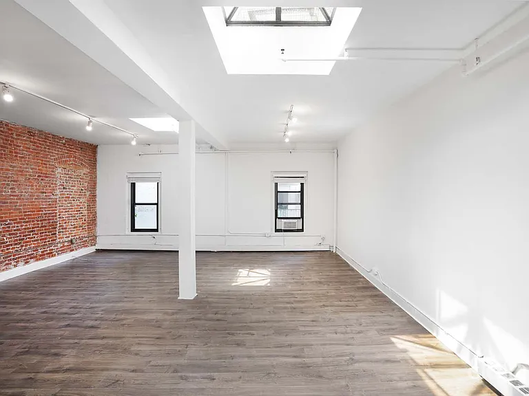 120 E 13th St #3R — Photo 6