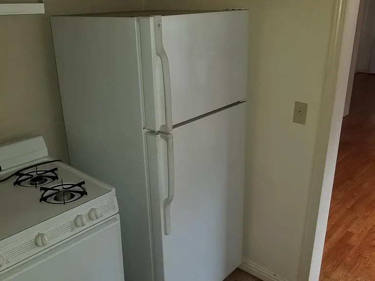 1635 S Burnside Ave — Photo 5