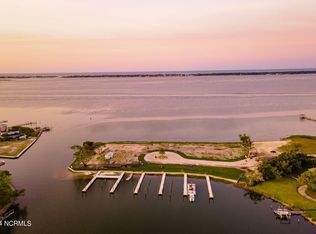 4717 S Shore Dr, Morehead City, NC 28557