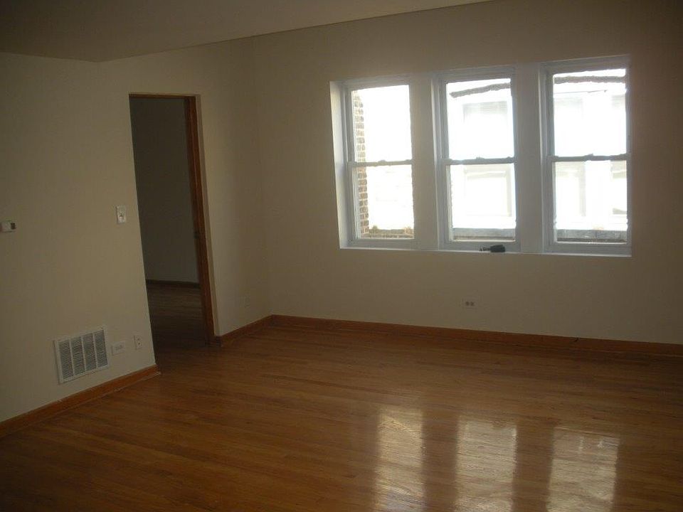 2nd image of 9422 S Laflin St