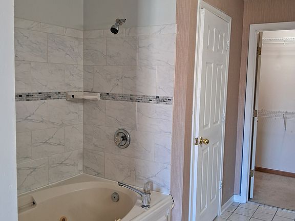 4th image of 1154 Hawthorne Ln