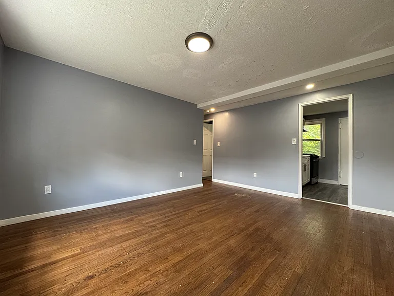 936-06 Wethersfield Ave #C6 — Photo 2