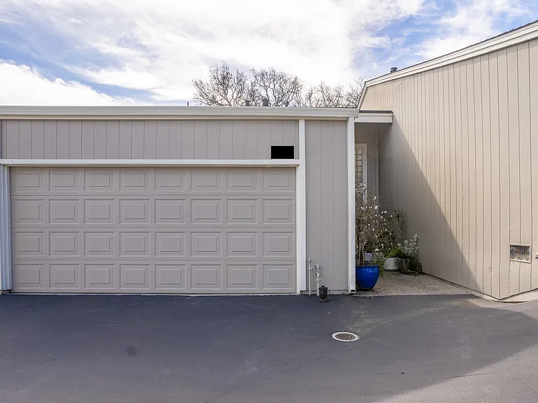355 Ridgeview Dr — Photo 3