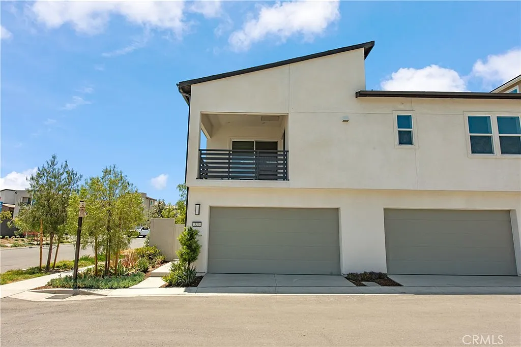 3 bed, 2294 sqft, $8,500 — Photo 4
